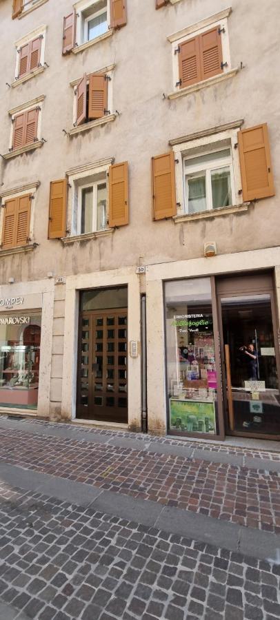 Mazzini, 30 Nord Apartment Rovereto  Luaran gambar